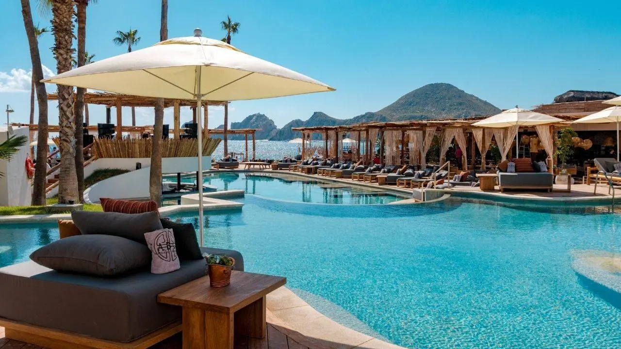 Best beach clubs in Los Cabos with ocean views
