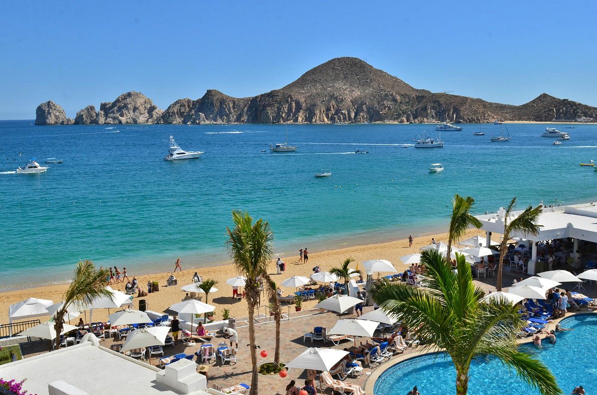 Villa Anais location on Medano Beach near Cabo bars and marina